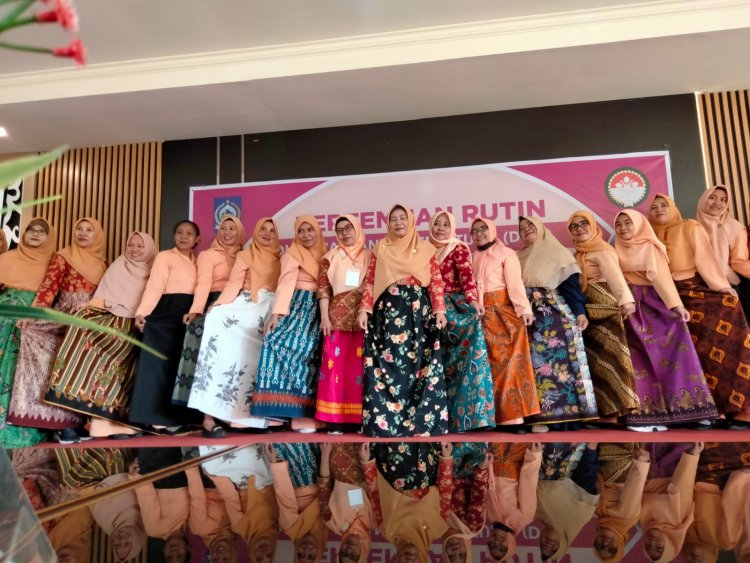 Kegiatan Dharma Wanita Persatuan Dinas Dikbud Lombok Barat Mataram