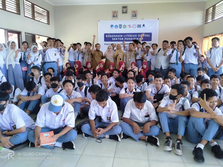ROADSHOW LITERASI DIGITAL SEKTOR PENDIDIKAN