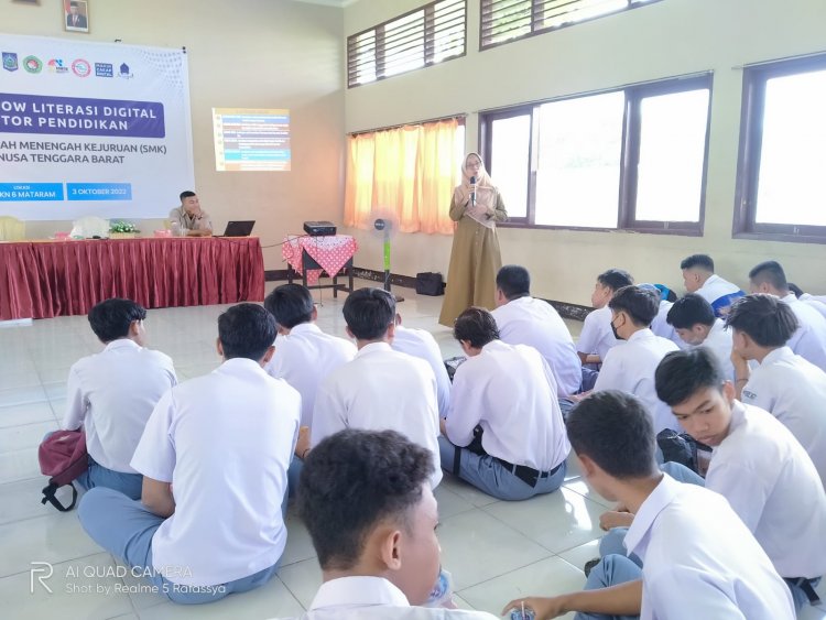 ROADSHOW LITERASI DIGITAL SEKTOR PENDIDIKAN