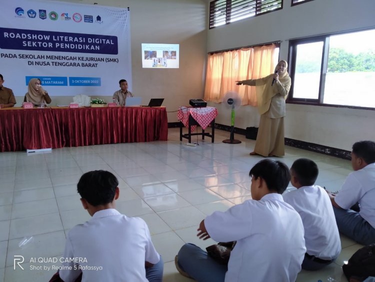 ROADSHOW LITERASI DIGITAL SEKTOR PENDIDIKAN