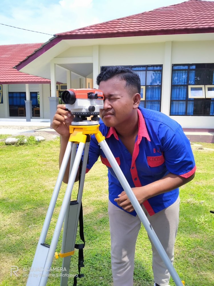 Penggunaan Aplikasi Perangkat Lunak AutoCAD  dan Alat Ukur Digital pada Program Keahlian Teknik Konstruksi dan Properti