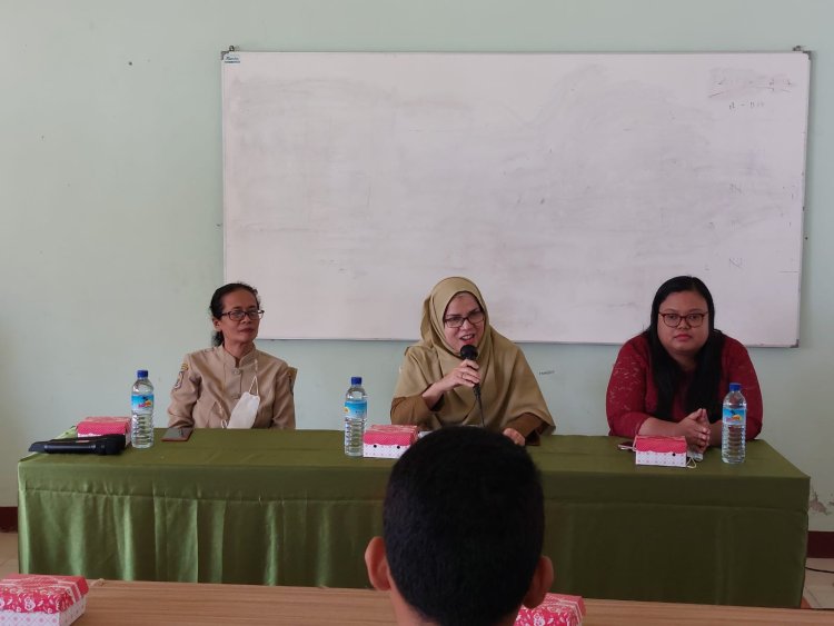 7 MAHASISWA UNRAM TERJUN LANGSUNG KE SMK NEGERI 6 MATARAM DALAM PROGRAM PLP