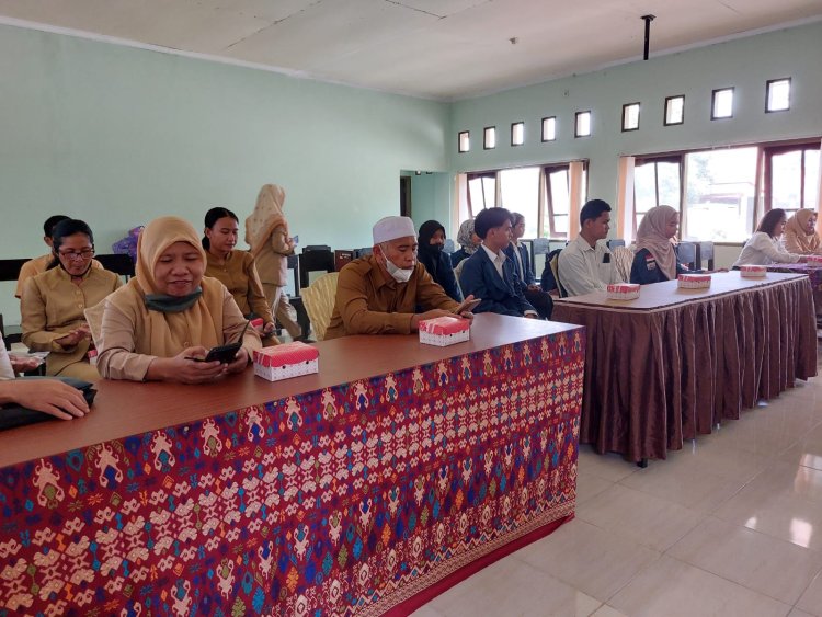 7 MAHASISWA UNRAM TERJUN LANGSUNG KE SMK NEGERI 6 MATARAM DALAM PROGRAM PLP