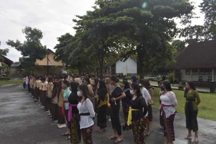 UPACARA HARI GURU (HGN) SMK NEGERI 6 MATARAM