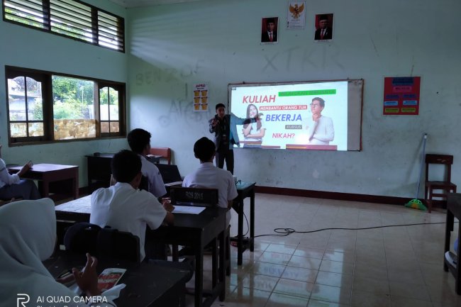 SOSIALISASI INSTITUT BISNIS DAN TEKNOLOGI INDONESIA (INSTIKI)  DI SMK NEGERI 6 MATARAM