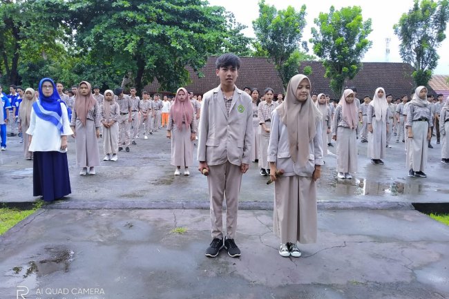 SMKN 6 Mataram Berjumlah 200 Pelajar  GEMA WAR ON DRUGS Menyanyikan Mars BNN dalam Rangka Memecahkan Rekor MURI