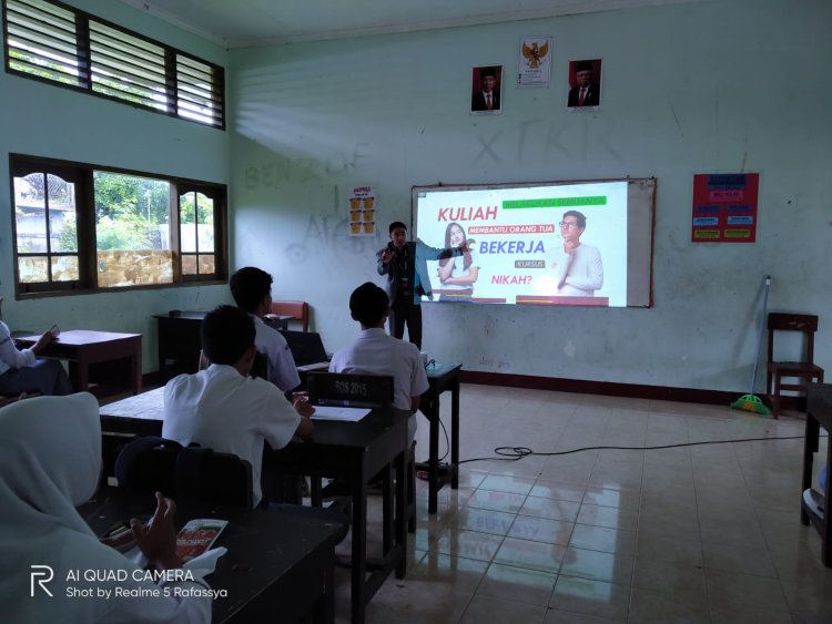 SOSIALISASI INSTITUT BISNIS DAN TEKNOLOGI INDONESIA (INSTIKI)  DI SMK NEGERI 6 MATARAM