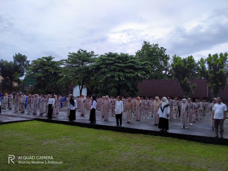 SMKN 6 Mataram Berjumlah 200 Pelajar  GEMA WAR ON DRUGS Menyanyikan Mars BNN dalam Rangka Memecahkan Rekor MURI