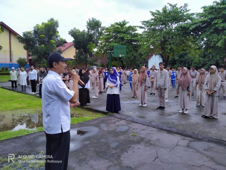 SMKN 6 Mataram Berjumlah 200 Pelajar  GEMA WAR ON DRUGS Menyanyikan Mars BNN dalam Rangka Memecahkan Rekor MURI