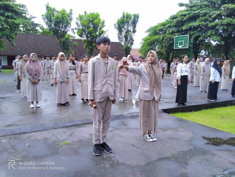 SMKN 6 Mataram Berjumlah 200 Pelajar  GEMA WAR ON DRUGS Menyanyikan Mars BNN dalam Rangka Memecahkan Rekor MURI