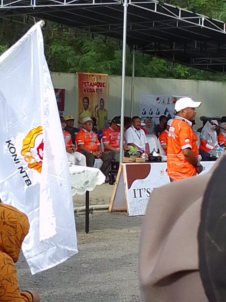 ATRAKSI SENI DARI BENGKEL SENI “SeFREKUENSI” SMK NEGERI 6 MATARAM DALAM PEMBUKAAN KEGIATAN PORPROV NTB CABANG PETANQUE