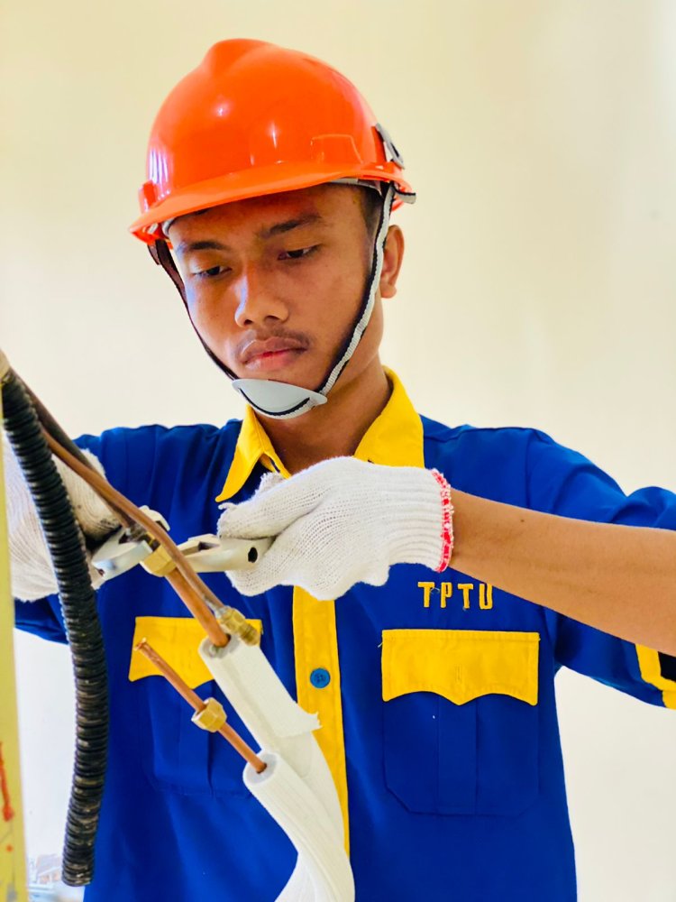 SMK NEGERI 6 MATARAM MELAKSANKAN UJI KOMPETENSI KEAHLIAN(UKK) TAHUN AJARAN 2023