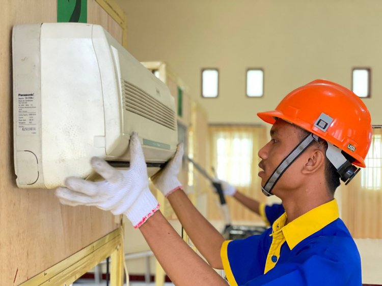 SMK NEGERI 6 MATARAM MELAKSANKAN UJI KOMPETENSI KEAHLIAN(UKK) TAHUN AJARAN 2023