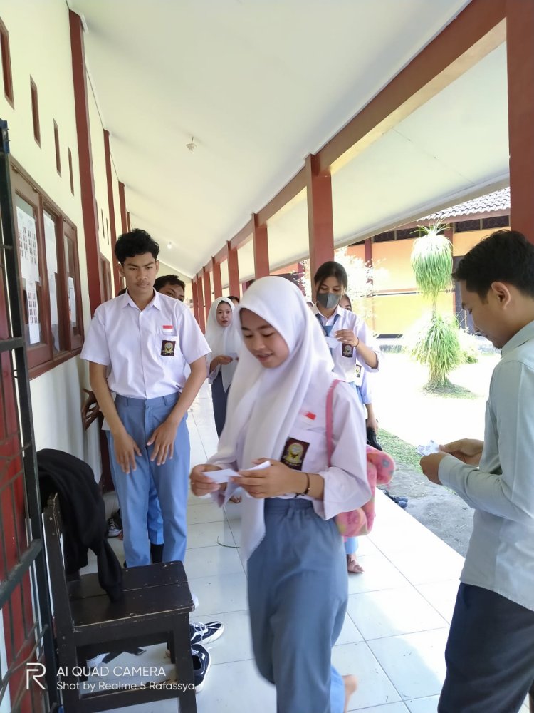 SMK NEGERI 6 MELAKSANAAN UJIAN SEKOLAH BERBASIS KOMPUTER (USBK)