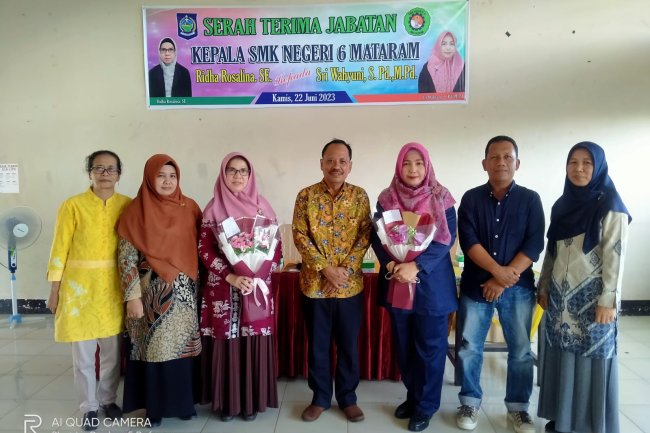 SERAH TERIMA JABATAN KEPALA SMK NEGERI 6 MATARAM RIDHA ROSALINA, SE KEPADA SRI WAHYUNI,S.Pd,. M.Pd