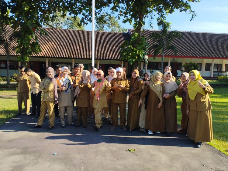 SMK NEGERI 6 MATARAM MELAKSANAKAN UPACARA HARI PERTAMA MASUK SEKOLAH TAHUN PELAJARAN 2023/2024
