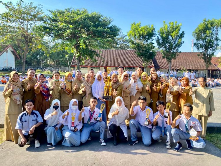 UPACARA BENDERA SMK NEGERI 6 MATARAM SENIN 17 JULI TAHUN 2023