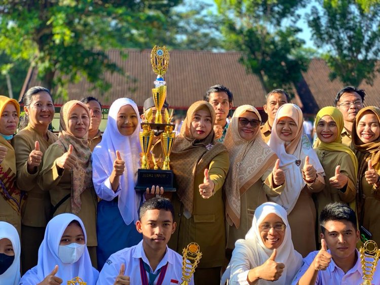 UPACARA BENDERA SMK NEGERI 6 MATARAM SENIN 17 JULI TAHUN 2023