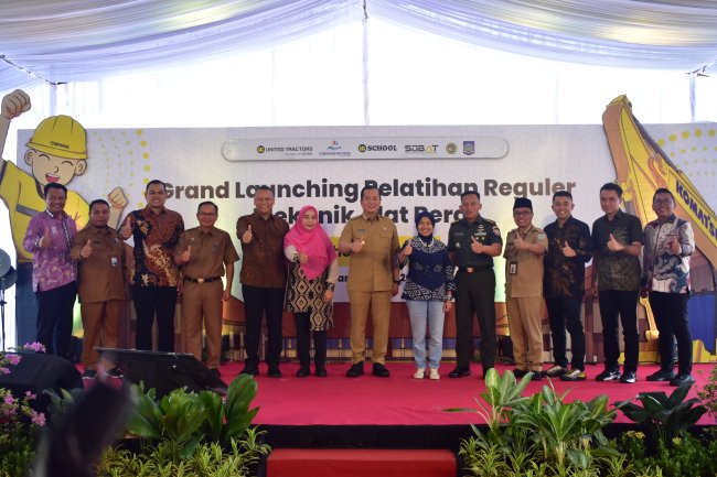 Gubernur NTB Resmikan Grand Launching Pelatihan Mekanik Alat Berat UT School di SMKN 6 Mataram