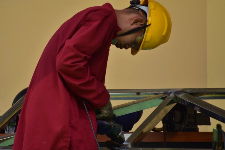 SMKN 6 Mataram Dukung Home Industri Lewat Kompetensi Keahlian Teknik Pengelasan