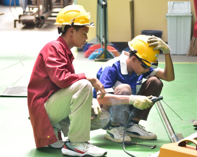 SMKN 6 Mataram Dukung Home Industri Lewat Kompetensi Keahlian Teknik Pengelasan